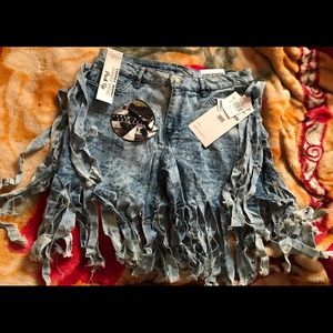 SHREDDED JEAN SHORTS